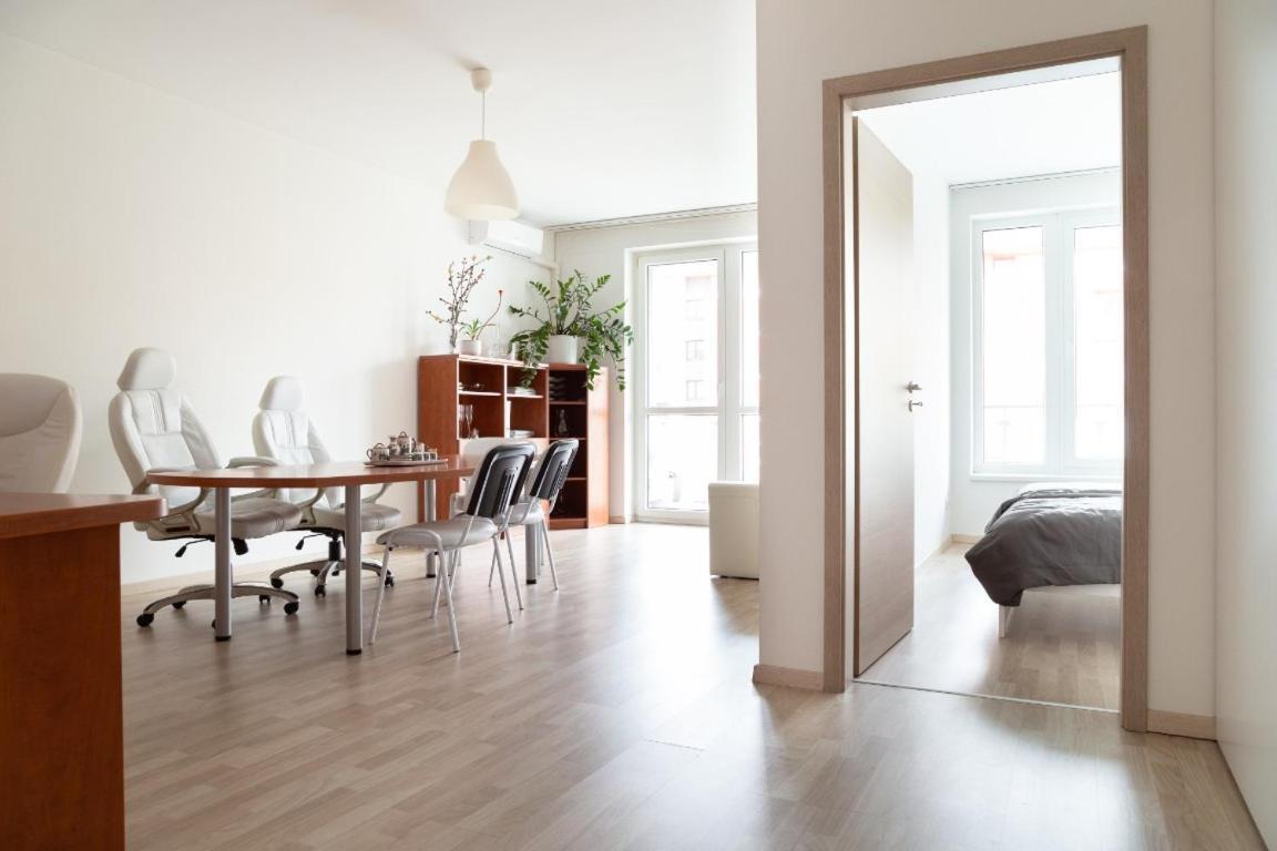 Great Tourist And Business Apartment Near Center Братислава Екстер'єр фото