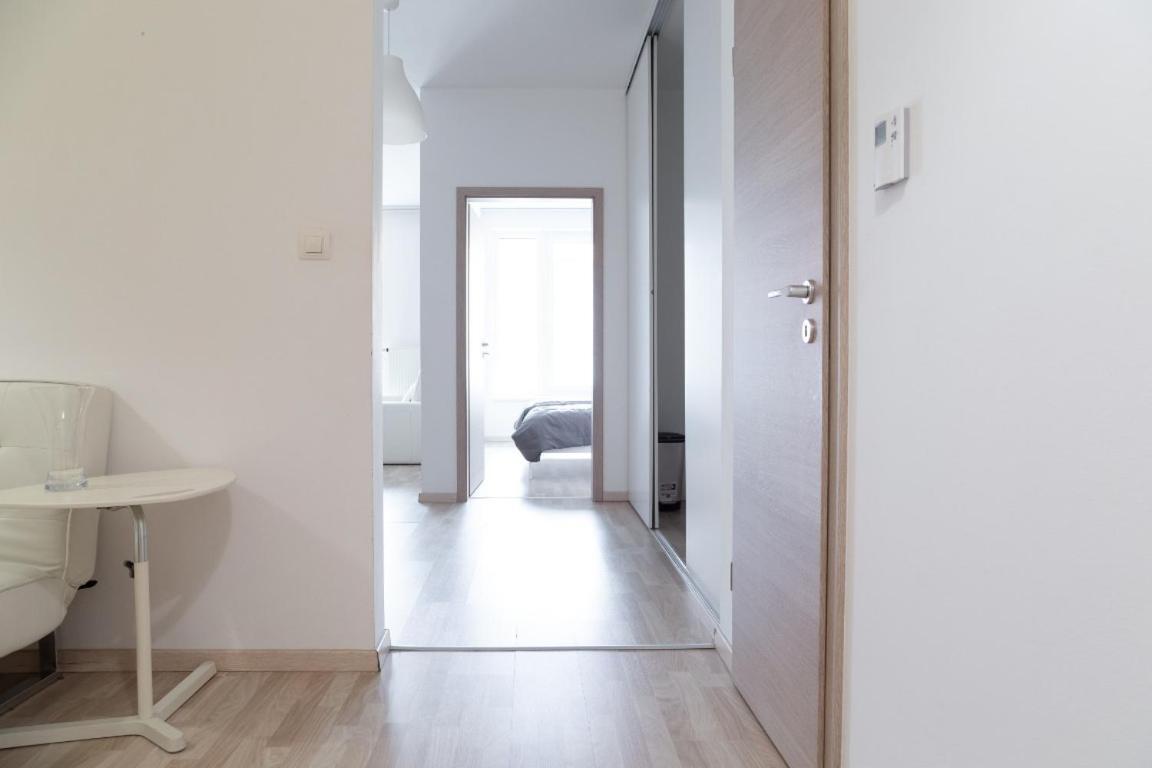 Great Tourist And Business Apartment Near Center Братислава Екстер'єр фото
