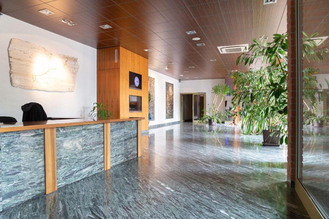 Great Tourist And Business Apartment Near Center Братислава Екстер'єр фото