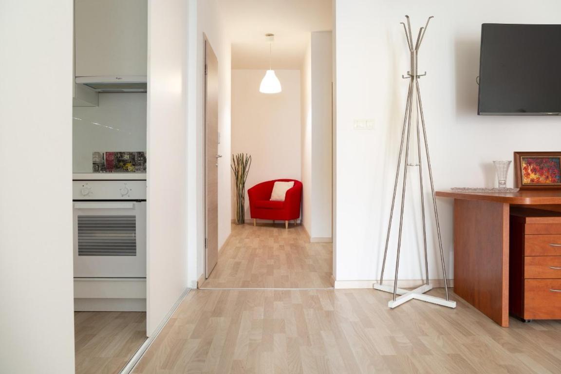 Great Tourist And Business Apartment Near Center Братислава Екстер'єр фото