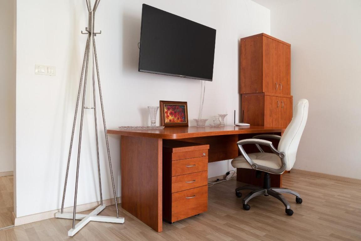 Great Tourist And Business Apartment Near Center Братислава Екстер'єр фото