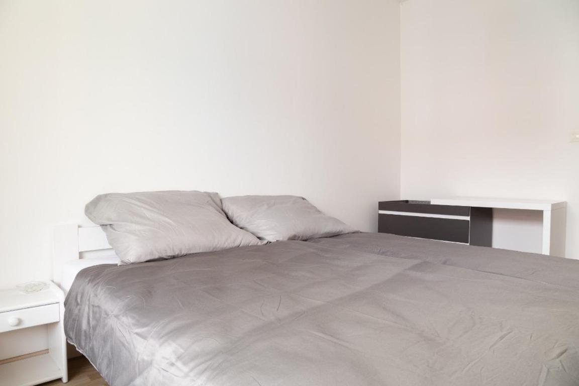 Great Tourist And Business Apartment Near Center Братислава Екстер'єр фото